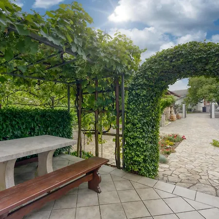 Appartement Cesar's Karst Estate