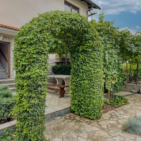 Cesar's Karst Estate * Sezana