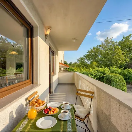 Cesar's Karst Estate Διαμέρισμα