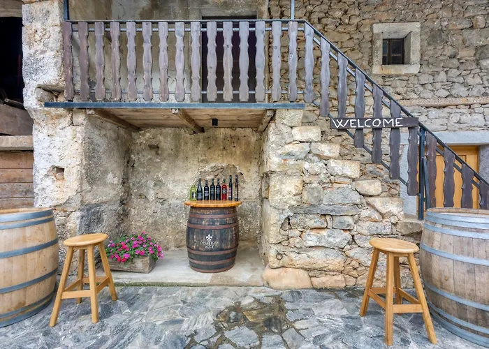 아파트 Cesar's Karst Estate