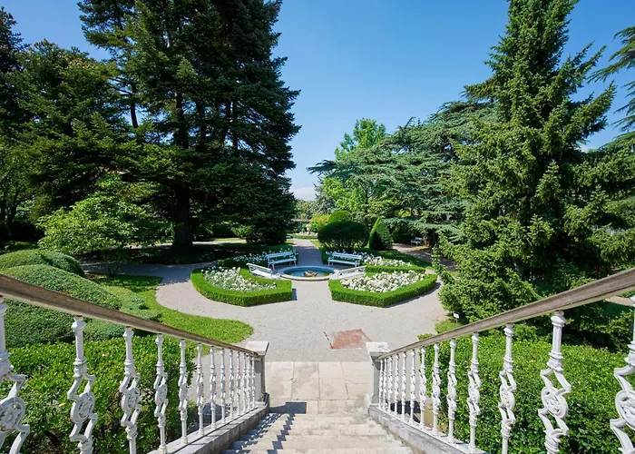 아파트 Cesar's Karst Estate